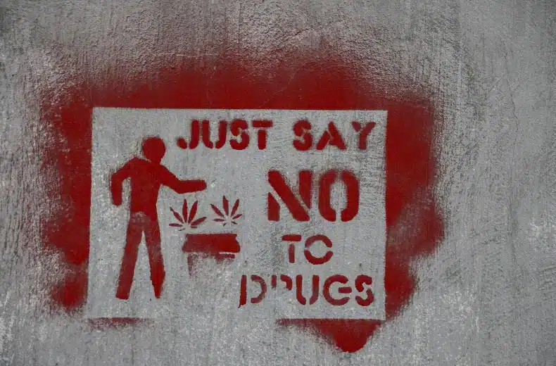 منع تعاطي المخدرات في الإمارات